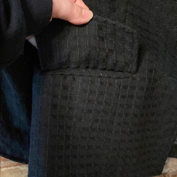 Investments Black Blazer with Notched Lapels and Structured Design - Picture 5 of 11